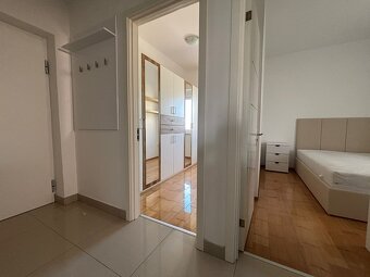 Zariadený 2,5 izbový apartmán s veľkou terasou / Chorvátsko - 17
