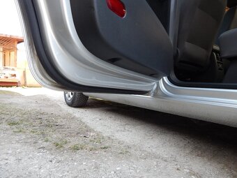 VW TOURAN 1,9 TDI, 77 kW, DSG 7 - 17