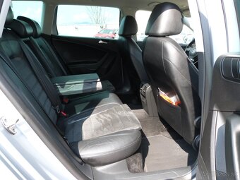 Volkswagen Passat Variant 3.2 V6 Highline 4-Motion DSG - 17