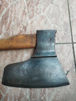 Staré plechové autíčka,busta,staré hračky, koreničky,hodiny - 17