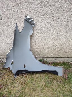 Mazda 5 (CR19, 2005-2010) Predné blatníky - 17