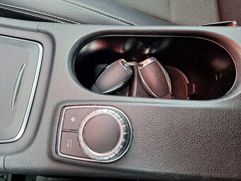 Mercedes-Benz A trieda 180d Style  AT 113 tis KM, kúp. SR - 17