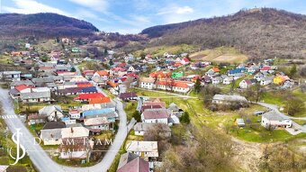 Priestranný rodinný dom pre viacčlennú rodinu v obci Hrušov - 17