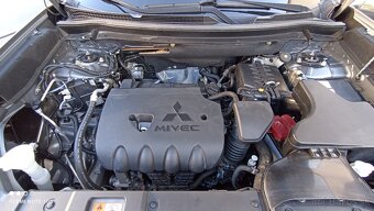 MITSUBISHI OUTLANDER  2,0  MIVEC AWD CVT SPIRIT - 17
