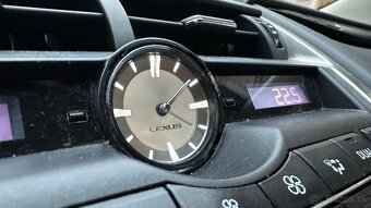 Lexus NX 300h Hybrid 4x4 - 17