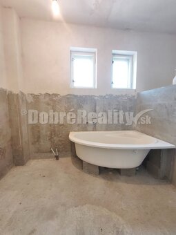 Priestranný ,slnečný rodinný dom v pôvodnom stave , vhodný n - 17