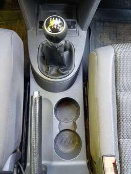VW Touran 2.0 TDI kúpené na Slovensku - 17