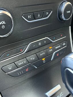 Edge 3.5 LPG 4X4 SPORT TOP panoramatická strecha - 17