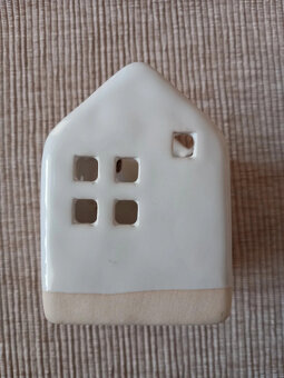 Keramický svietnik domček na čajový kahanček 7x5,3 cm - 17