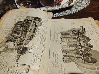 kniha,  brožúra a legitimácia - 17