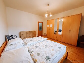 Príjemný rodinný dom v dobrej lokalite s veľkým dvorom - 17