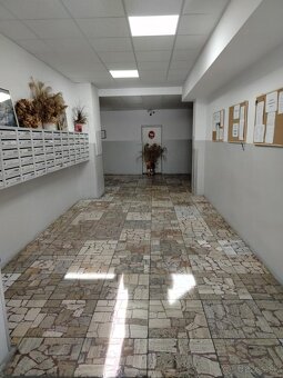 Predám 1-izbový veľkometrážny byt v Bánovciach - 17