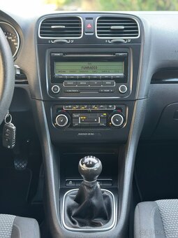 VOLKSWAGEN GOLF 1.6TDI 77KW/105PS 2011 KLÍMA VÝHREV SENZORY - 17