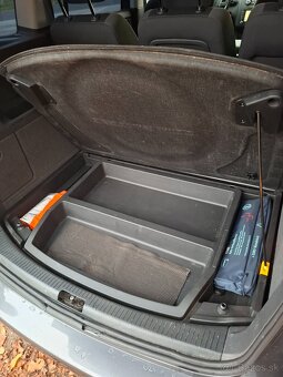 Predám Volkswagen Touran 1,4 TSI Highline - 17