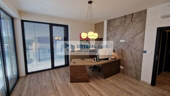 Ponúkam na PREDAJ 5 IZBOVÝ PENTHOUSE V MESTE NOVÉ ZÁMKY - 17