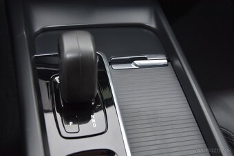 Volvo XC60 2.0 B4 mHEV Momentum A/T - 17