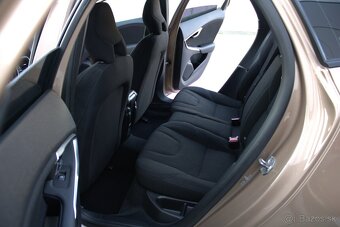 Volvo V40 D2 Powershift AT6 - 17