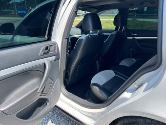 Škoda Octavia Combi 2.0 TDI CR DPF RS DSG - 17