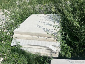 Predám betónové plotové platne a stĺpy - 17