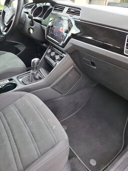 Volkswagen Touran 7miestne - 17