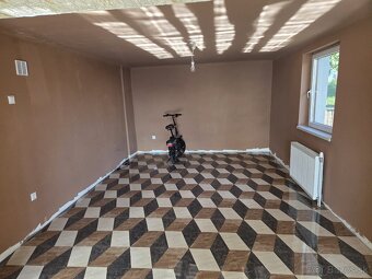 Zrekonštruovaný dom s krásnym interiérom- ihneď k bývaniu - 17