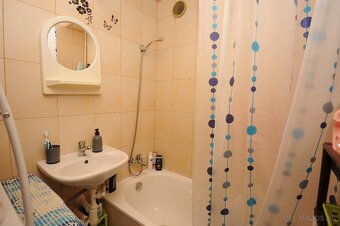 Veľký 4 izbový byt s balkónom - Na predaj - 17