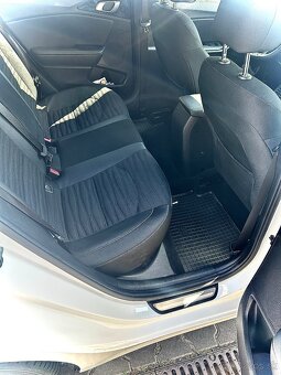 KIA Cee’d SW GT Line Combi 117.5kw Manuál - 17