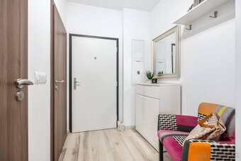 REZERVOVANÉ : Elegantný 2-izbový byt v projekte SLNEČNICE, F - 17