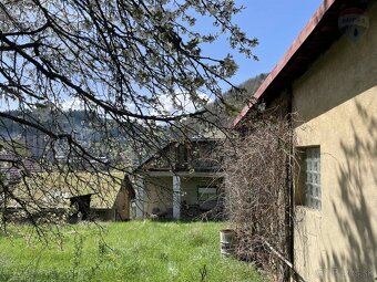 Dom na hranici Hronca a Valaskej, ktorý čaká na nový začiato - 17