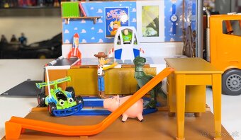 Toy Story dodávka EGGMAN MOVERS/Andyho izba original - 17