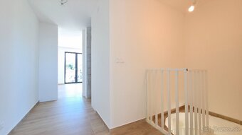 KRÁSNA NOVOSTAVBA  3 IZB. DOMU PRI JAZERE-VAJNORY,BRATISLAVA - 17