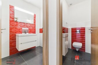 Veľkorysý 5-izbový rodinný dom s garážou len 15 minút od Bra - 17