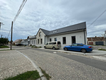 =SKOLAUDOVANÉ=Priestranná nadštandardná novostavba 6izb. RD  - 17
