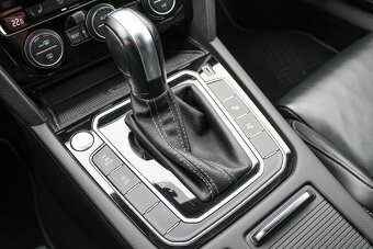 Volkswagen Passat Variant 2.0 BiTDI R-Line DSG 4x4 - 17