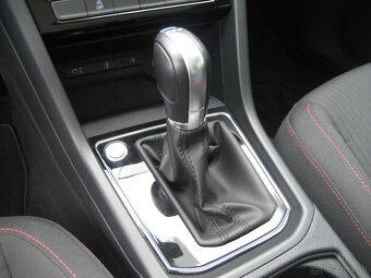 Volkswagen Touran 2.0 TDI DSG - 17