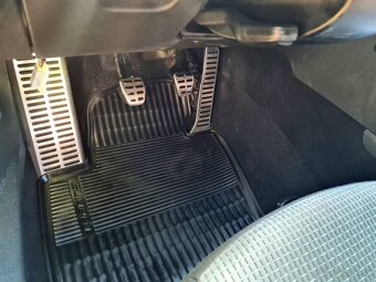 Škoda Superb 2,0TDI 103KW ELEGANCE MAX 6.st.manuál - 17