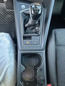 PREDÁM úplne nový Volkswagen Golf Variant Life 2.0 TDI - 17