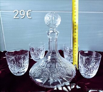 Krištáľové karafy + 4 ks poháre, džbán - 17