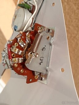 Snímače Stratocaster- pickguard, poťáky 70 roky Greco,Maya - 17