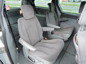 Chrysler Grand Voyager 2,8 CRD Aut. Stow´N Go 7míst 2004 - 17