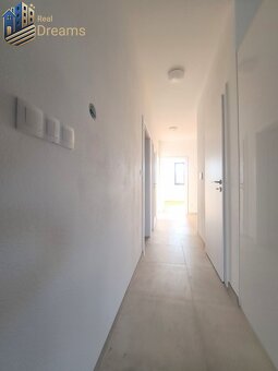 Priestranné novostavby 4-izbových rodinných domov v meste Ša - 17