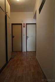 Veľkometrážny 3- izbový byt v centre / Nováky/ - 17