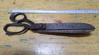 Predám náhrobné kahance,sviečky, svietnik,váhu,nožnice,kôš - 17