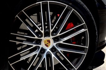 Porsche Panamera Turbo 4x4 A/T - 17