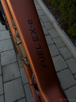 Elektrobicykel Trek Fuel EXe 9.7 Matte Pennyflake - 17