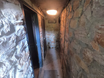 Dom v obci Divín s výhľadom na hrad, znížená cena - 17