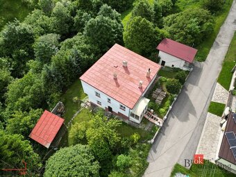5,5 izbový starší rodinný dom na predaj - Valaská Dubová - R - 17