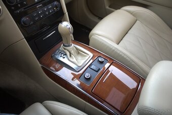 Infiniti QX70 3.0D Premium 175kw AT7 TOP stav - 17