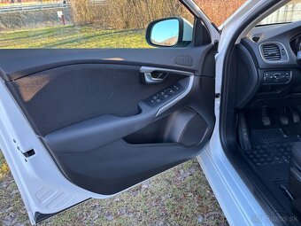 Volvo V40 D2 2.0L 120k Momentum 2017 - 17