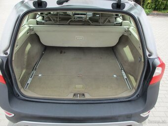 VOLVO XC70 D5 151kw AWD Momentum Kinetic 07/2010 - 17
